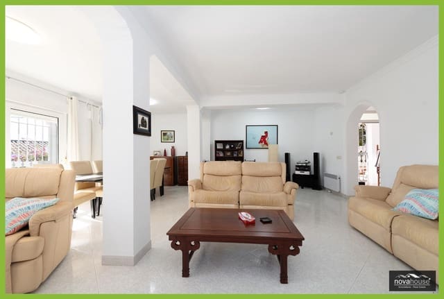 4 makuuhuone Huvila myytävänä paikassa Caleta de Vélez, Vélez-Málaga mukana uima-altaan 
autotalli - 619 000 € (Ref: 9536876)