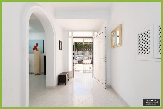 4 makuuhuone Huvila myytävänä paikassa Caleta de Vélez, Vélez-Málaga mukana uima-altaan 
autotalli - 619 000 € (Ref: 9536876)