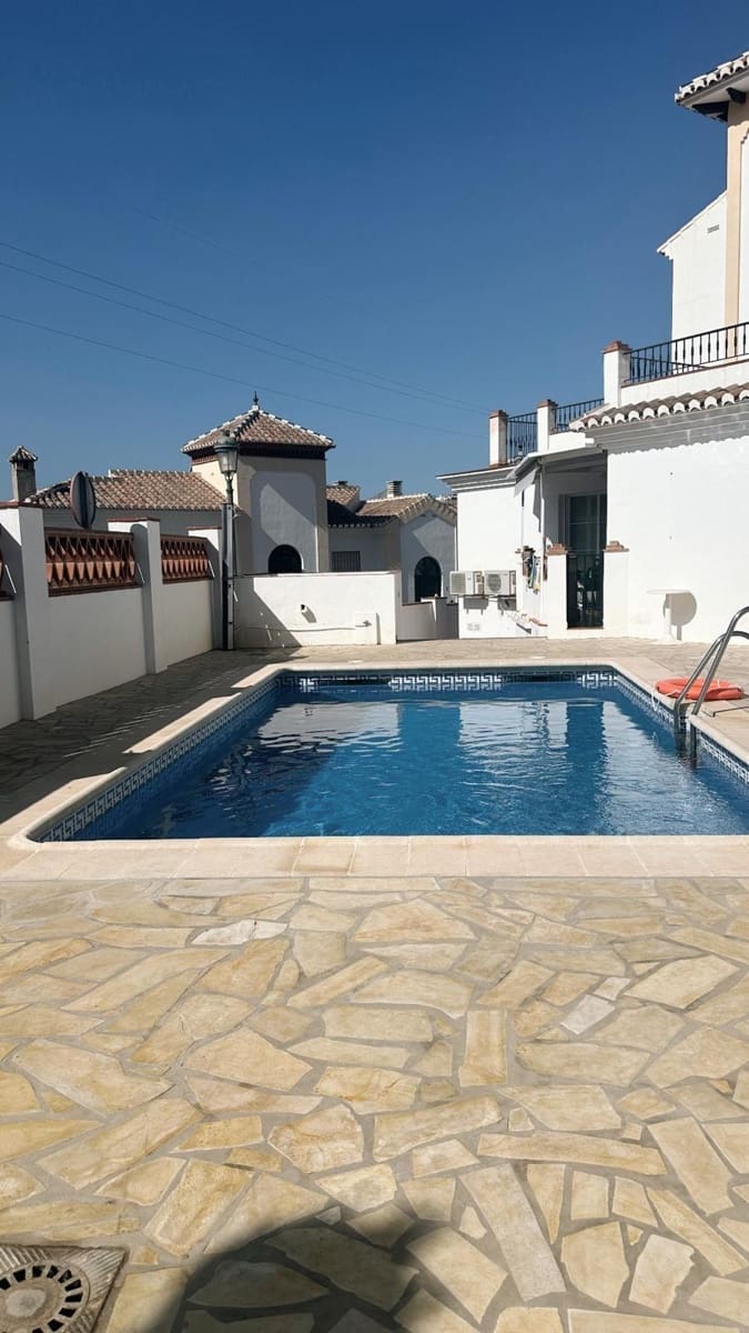 4 soverom Rekkehus til salgs i Nerja med garasje - € 470 000 (Ref: 9548220)