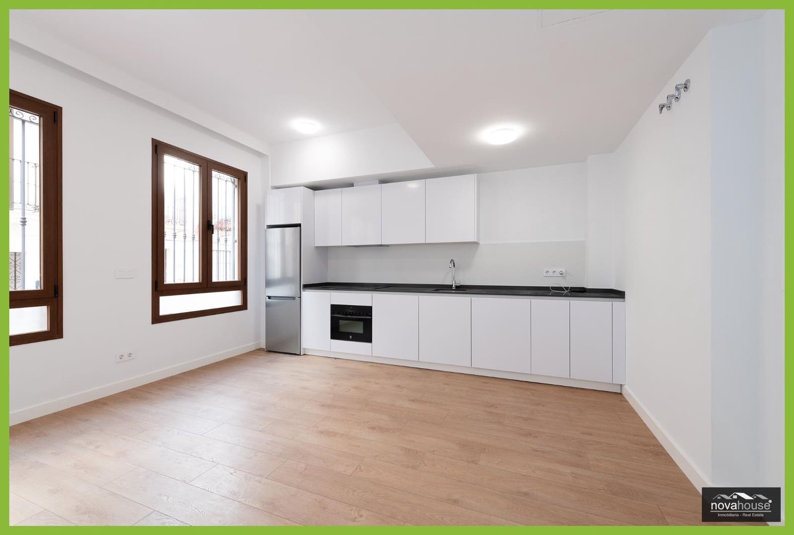 2 bedroom Flat for sale in Malaga city with garage - € 365,000 (Ref: 9557949)