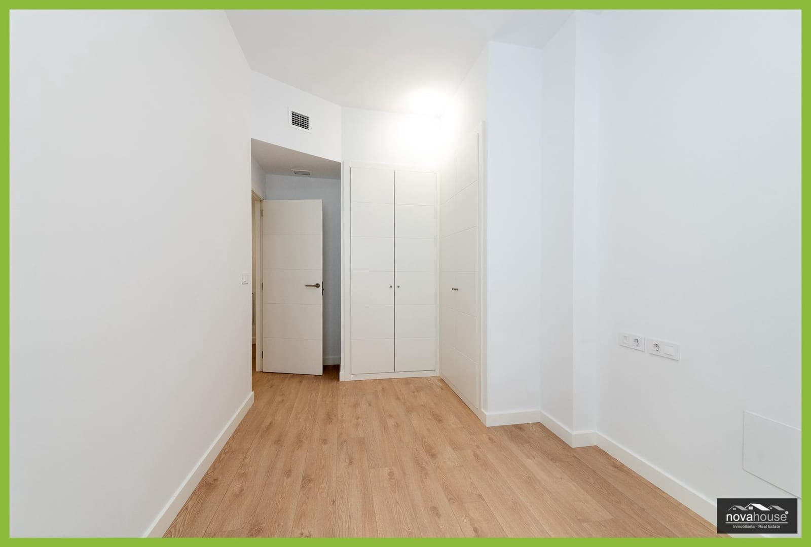2 bedroom Flat for sale in Malaga city with garage - € 365,000 (Ref: 9557949)