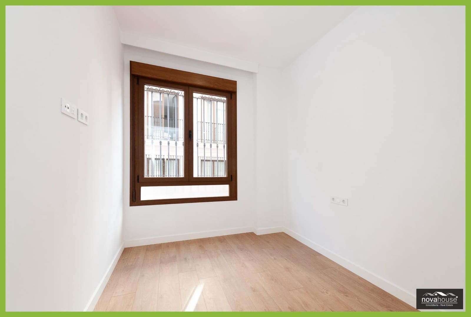 2 bedroom Flat for sale in Malaga city with garage - € 365,000 (Ref: 9557949)
