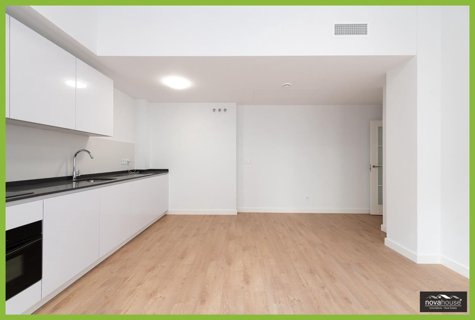 2 bedroom Flat for sale in Malaga city with garage - € 365,000 (Ref: 9557949)