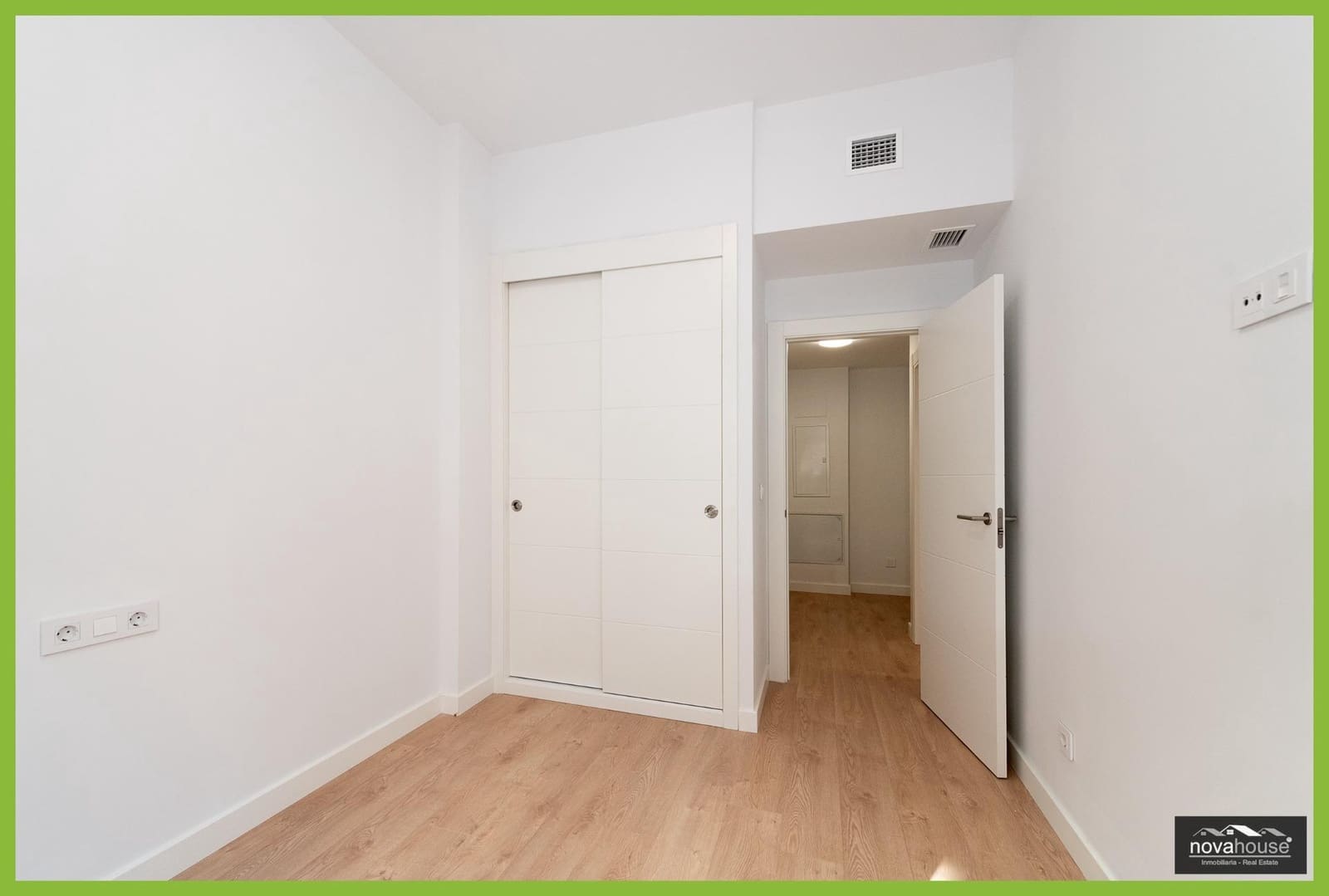 2 bedroom Flat for sale in Malaga city with garage - € 365,000 (Ref: 9557949)
