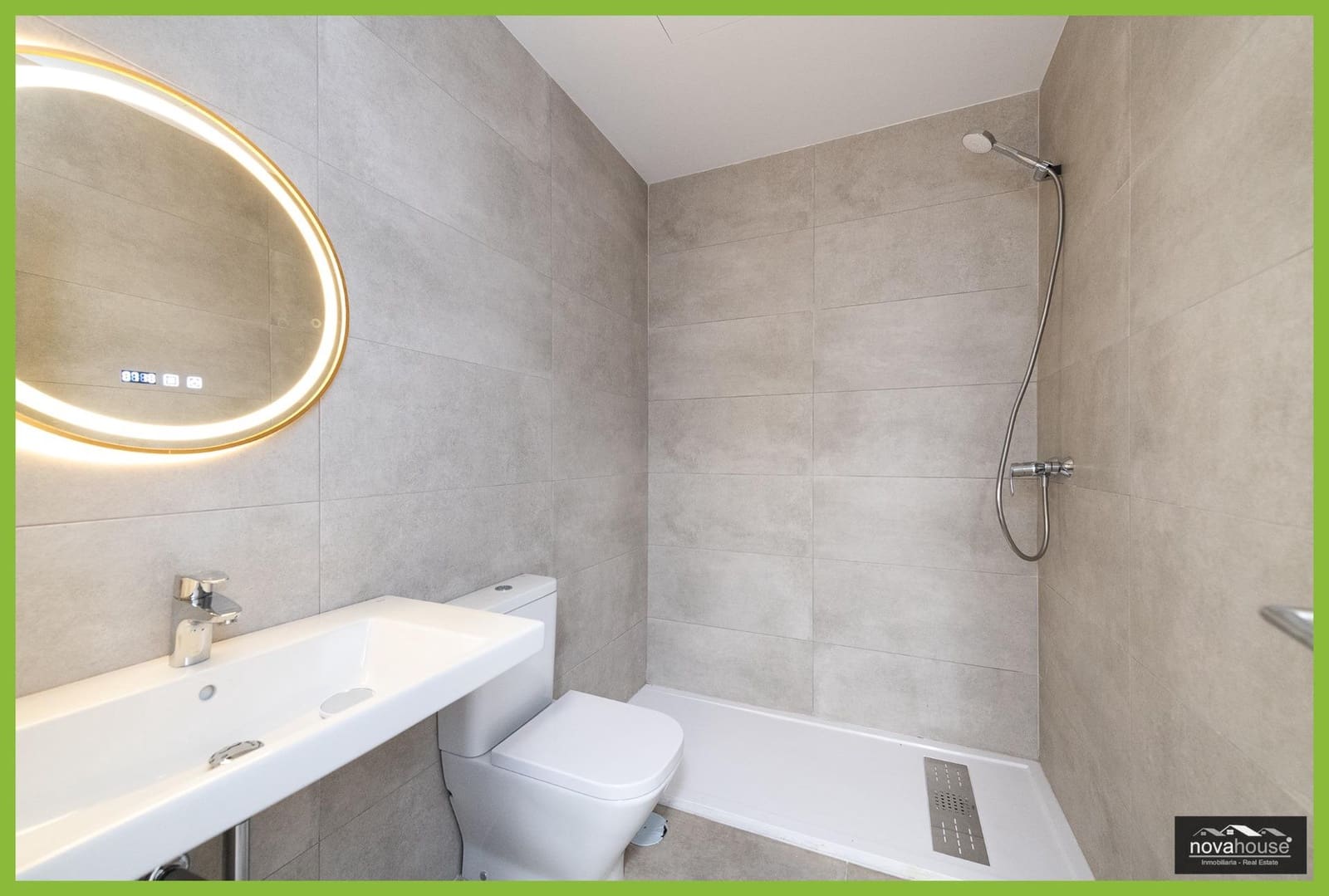 2 bedroom Flat for sale in Malaga city with garage - € 365,000 (Ref: 9557949)