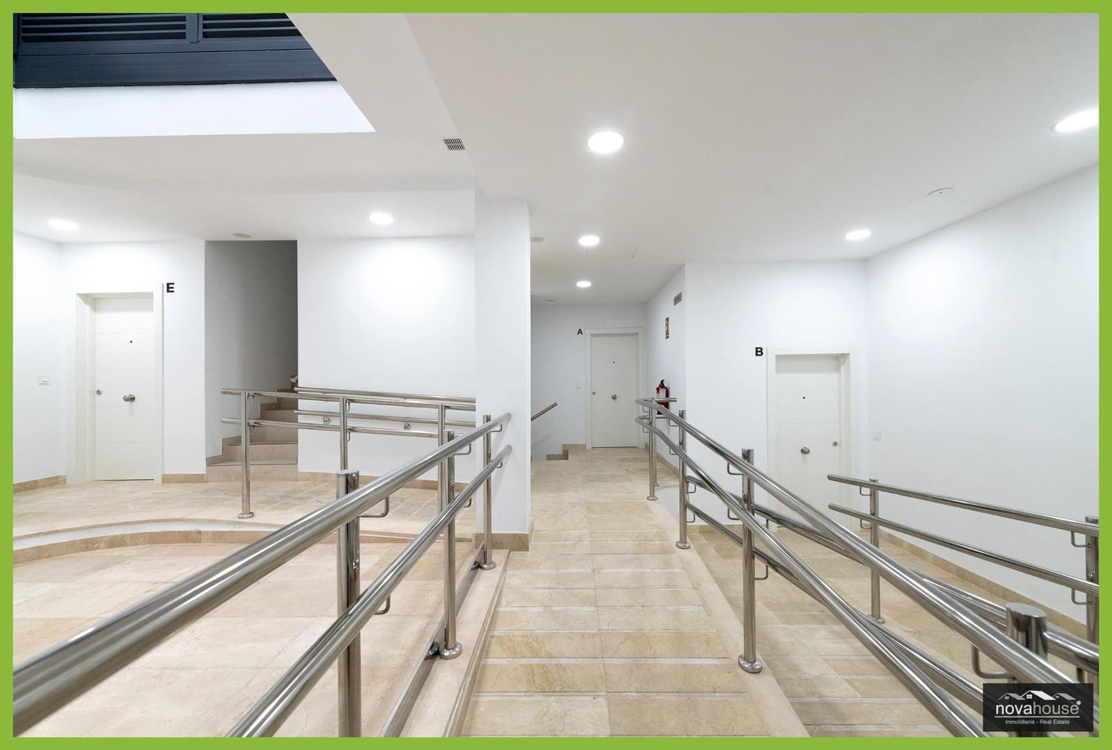 2 bedroom Flat for sale in Malaga city with garage - € 365,000 (Ref: 9557949)