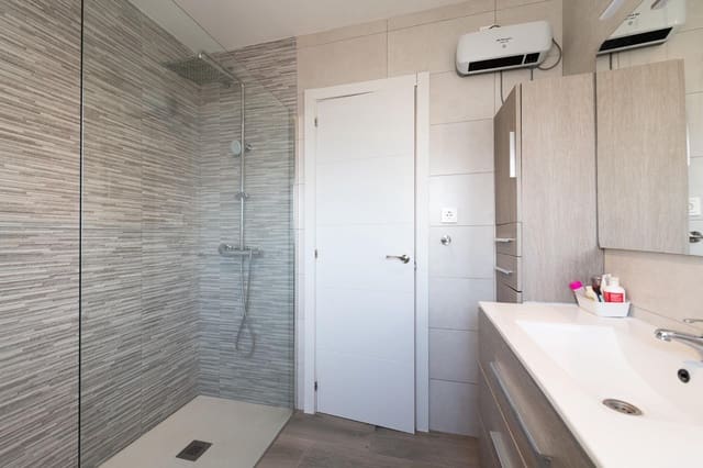 3 slaapkamer Rijtjeshuis te koop in Rincón de la Victoria met zwembad garage - € 479.500 (Ref: 9568686)