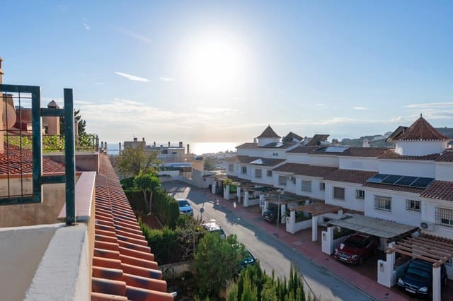 3 slaapkamer Rijtjeshuis te koop in Rincón de la Victoria met zwembad garage - € 479.500 (Ref: 9568686)