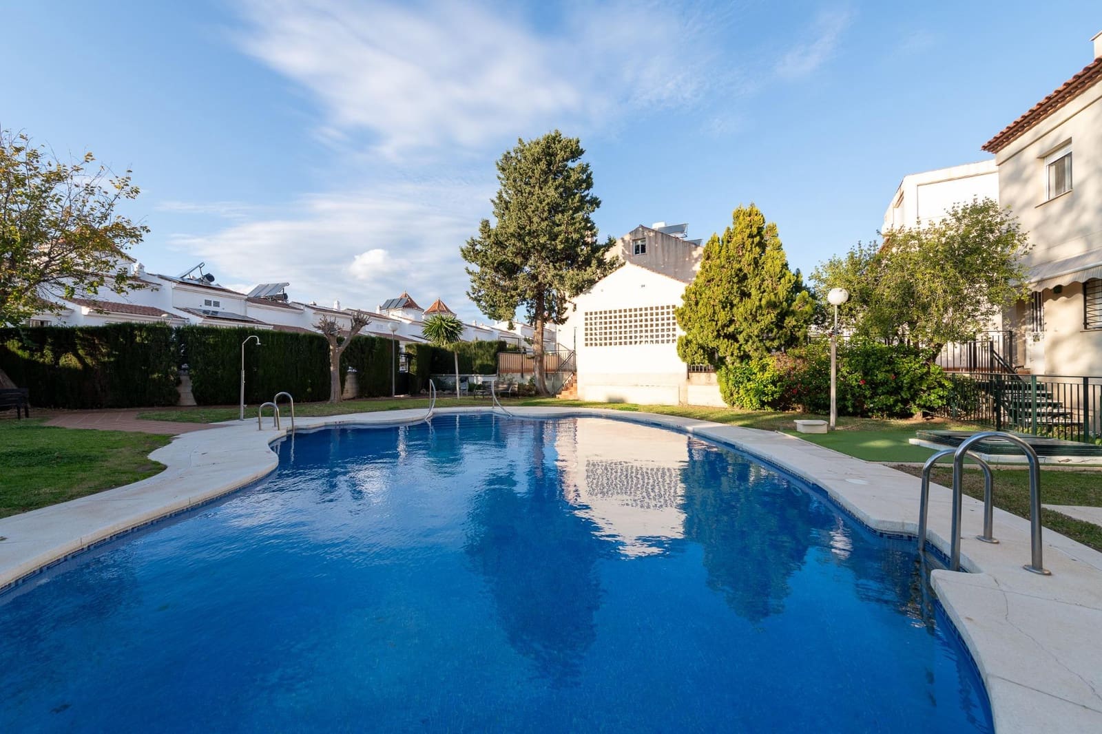 3 slaapkamer Rijtjeshuis te koop in Rincon de la Victoria met zwembad garage - € 479.500 (Ref: 9568686)