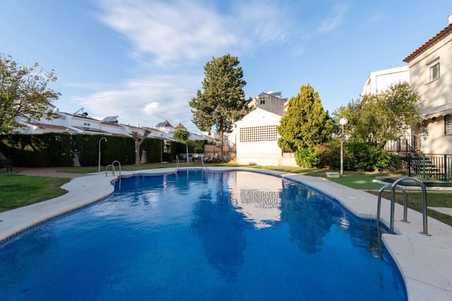 3 slaapkamer Rijtjeshuis te koop in Rincón de la Victoria met zwembad garage - € 479.500 (Ref: 9568686)