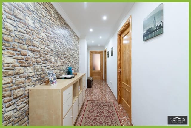 Piso de 3 habitaciones en Vélez-Málaga en venta - 262.000 € (Ref: 9648143)