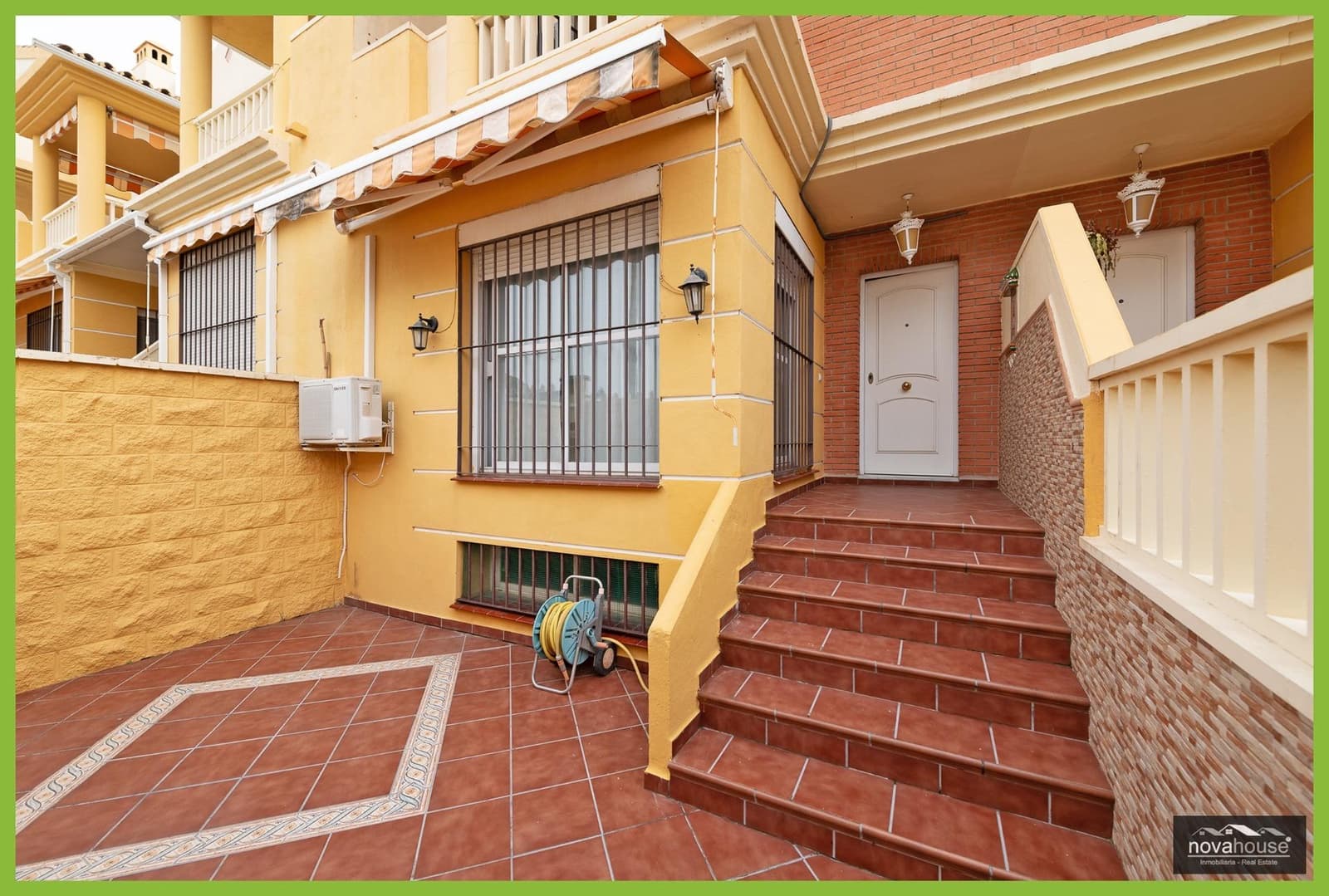 3 Zimmer Reihenhaus zu verkaufen in Torre de Benagalbon mit Pool Garage - 565.000 € (Ref: 9656115)