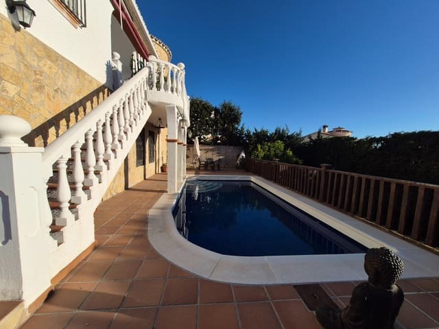 4 slaapkamer Villa te koop in Caleta de Vélez, Vélez-Málaga met zwembad garage - € 674.000 (Ref: 9690632)
