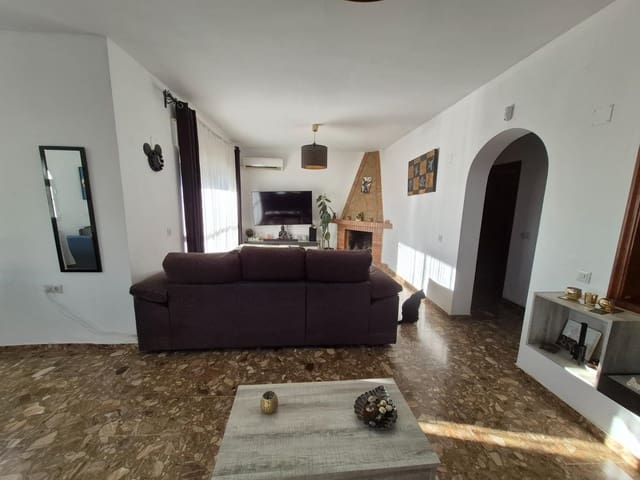 4 slaapkamer Villa te koop in Caleta de Vélez, Vélez-Málaga met zwembad garage - € 674.000 (Ref: 9690632)