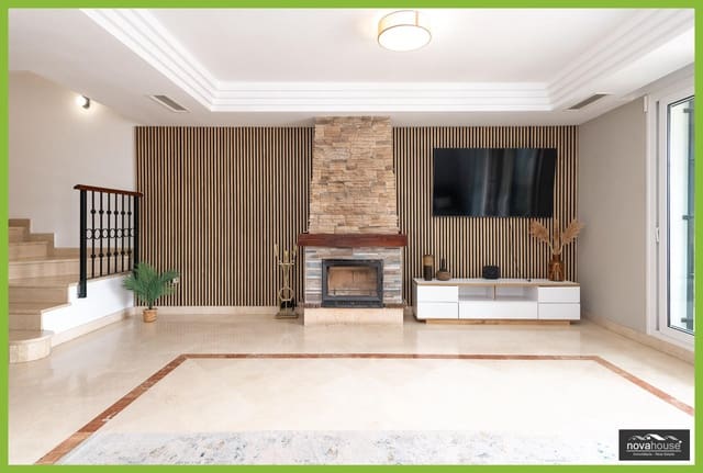 4 sovrum Semi-fristående Villa till salu i Riviera del Sol, Mijas med pool garage - 699 990 € (Ref: 9799280)