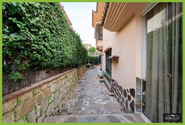 4 sovrum Semi-fristående Villa till salu i Riviera del Sol, Mijas med pool garage - 699 990 € (Ref: 9799280)