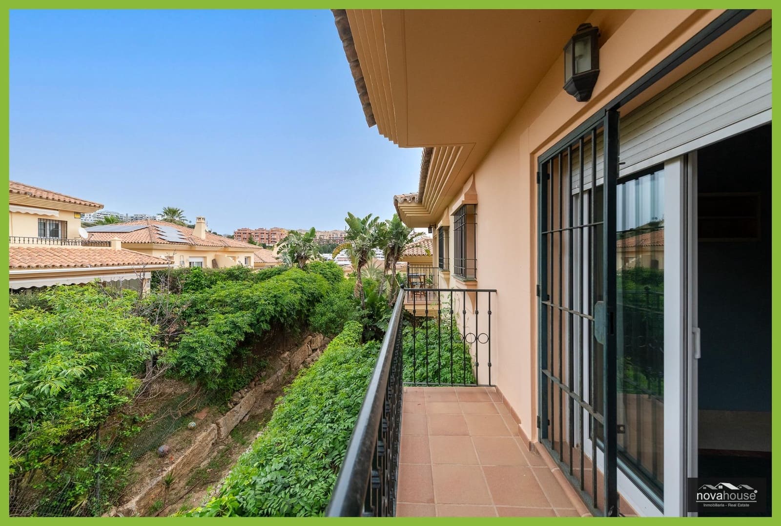 4 sovrum Semi-fristående Villa till salu i Riviera del Sol med pool garage - 699 990 € (Ref: 9799280)