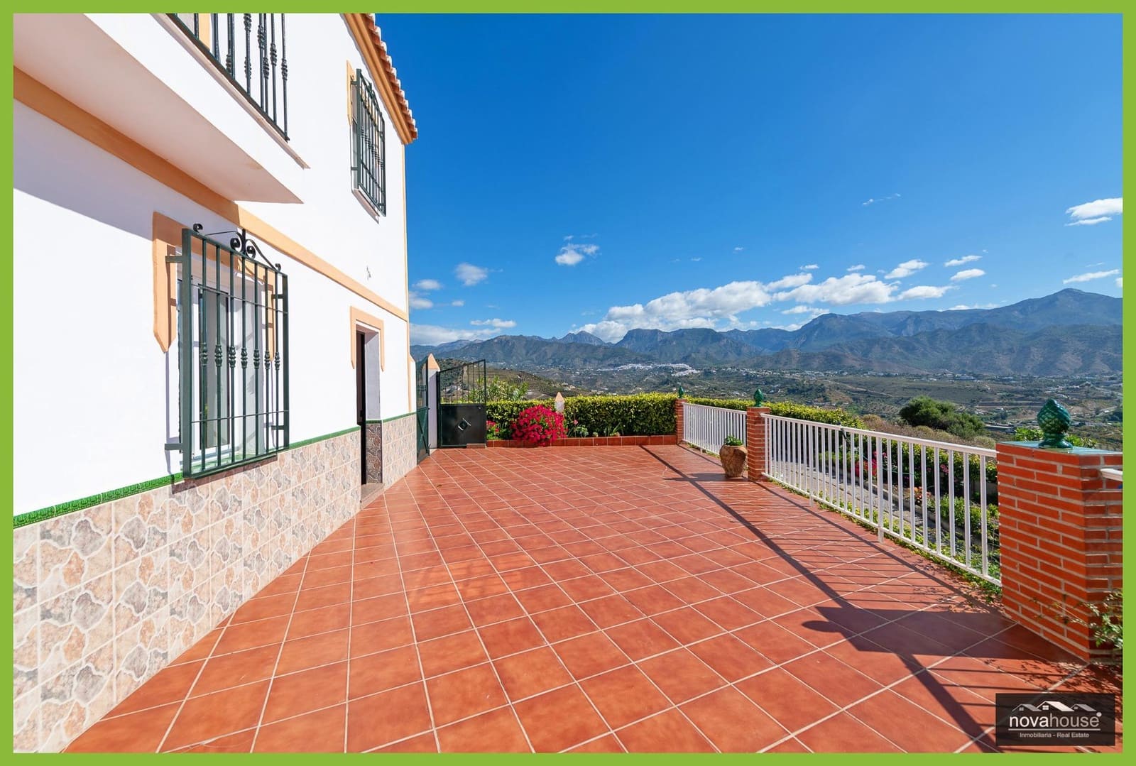Rakentamaton maa myytävänä paikassa Nerja - 1 500 000 € (Ref: 9999637)