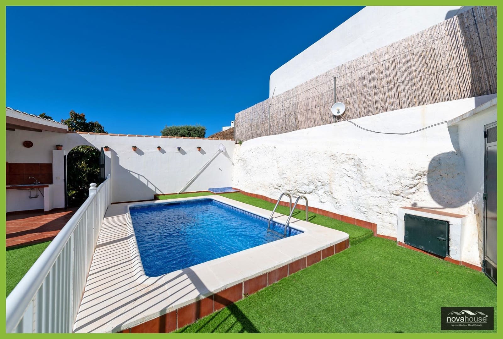 Rakentamaton maa myytävänä paikassa Nerja - 1 500 000 € (Ref: 9999637)