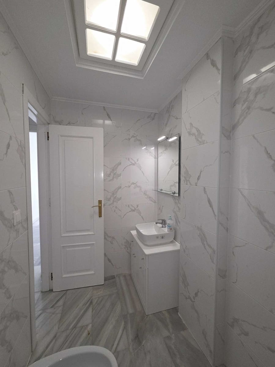 2 soverom Leilighet til salgs i Torrevieja med svømmebasseng garasje - € 219 000 (Ref: 10000878)