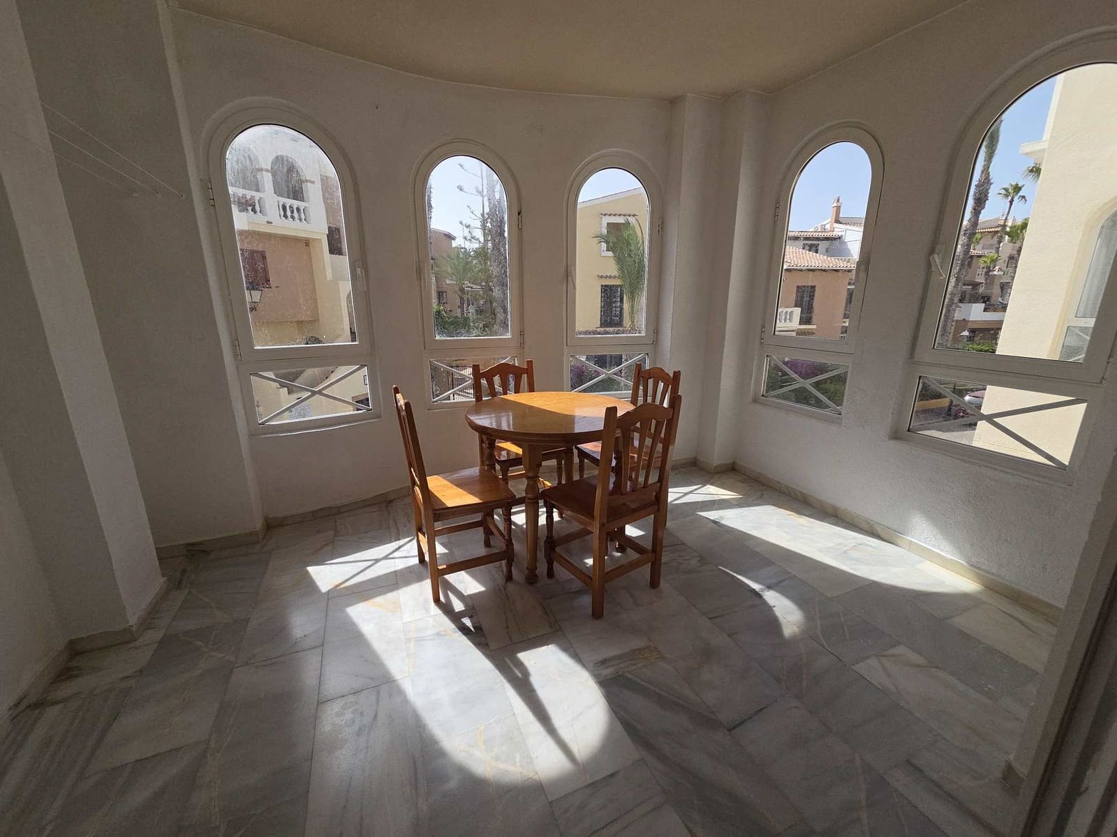 2 soverom Leilighet til salgs i Torrevieja med svømmebasseng garasje - € 219 000 (Ref: 10000878)