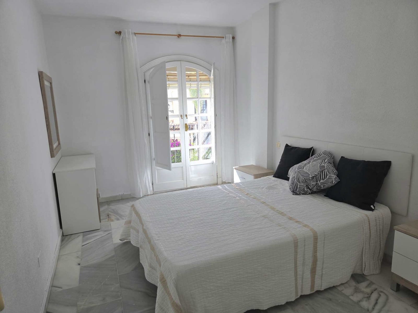 2 soverom Leilighet til salgs i Torrevieja med svømmebasseng garasje - € 219 000 (Ref: 10000878)