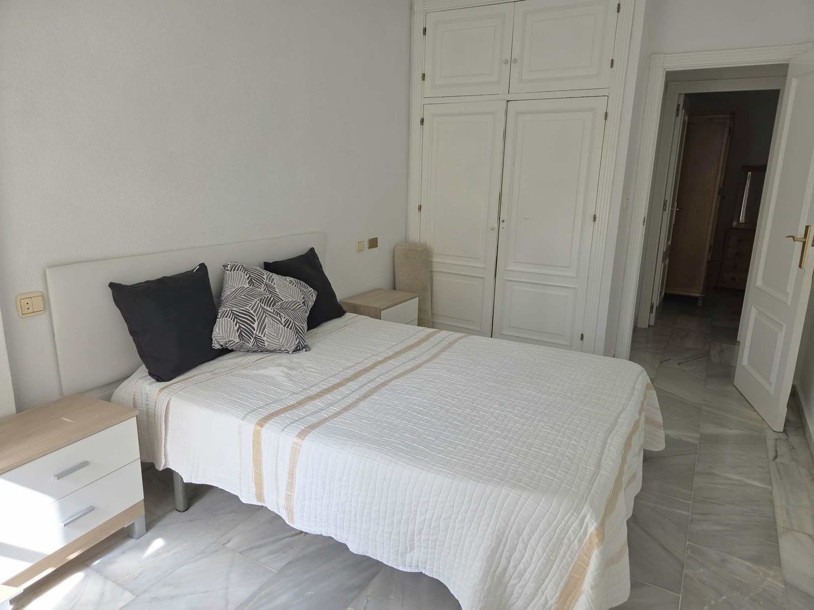 2 soverom Leilighet til salgs i Torrevieja med svømmebasseng garasje - € 219 000 (Ref: 10000878)