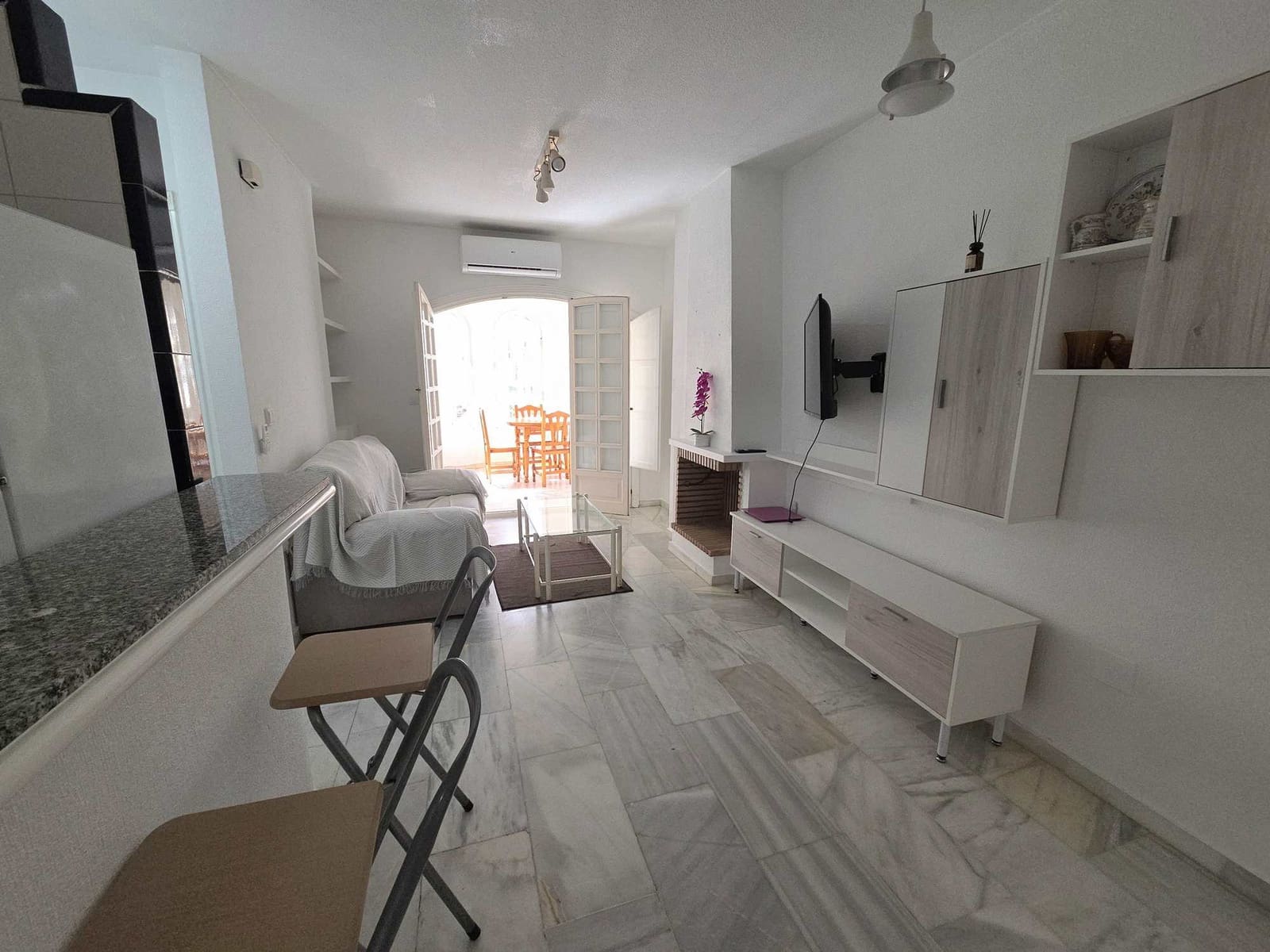 2 soverom Leilighet til salgs i Torrevieja med svømmebasseng garasje - € 219 000 (Ref: 10000878)