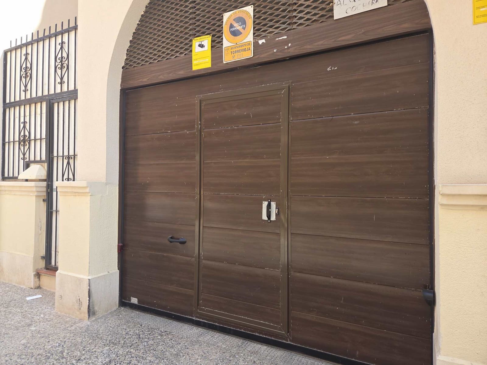 2 soverom Leilighet til salgs i Torrevieja med svømmebasseng garasje - € 219 000 (Ref: 10000878)