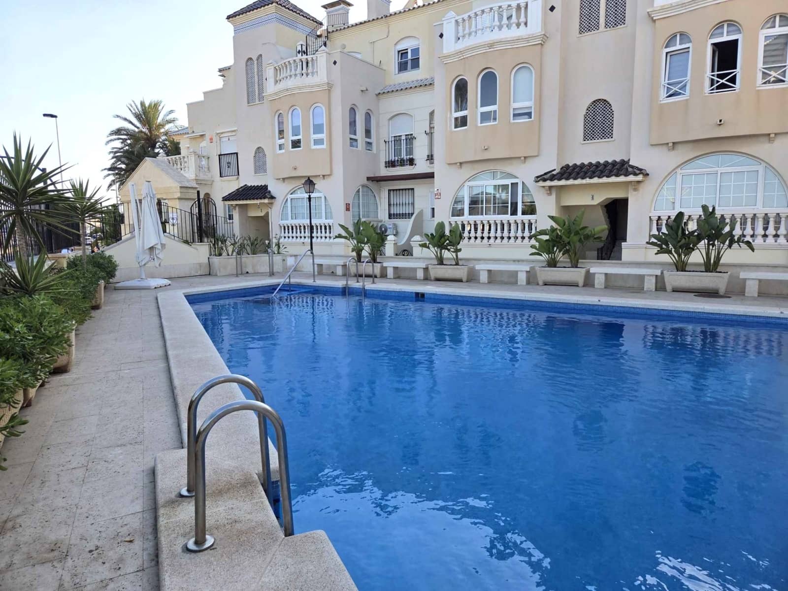 2 soverom Leilighet til salgs i Torrevieja med svømmebasseng garasje - € 219 000 (Ref: 10000878)
