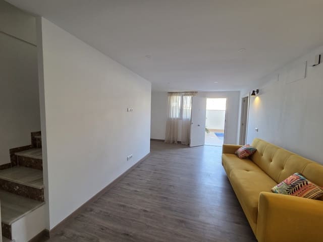 4 soverom Kjedet enebolig til salgs i Miramar - Torre del Moro, Torrevieja med svømmebasseng garasje - € 369 000 (Ref: 9409713)
