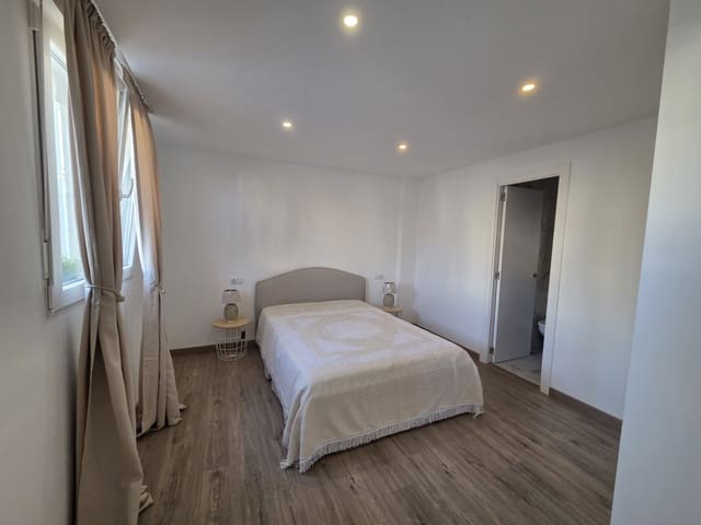 4 soverom Kjedet enebolig til salgs i Miramar - Torre del Moro, Torrevieja med svømmebasseng garasje - € 369 000 (Ref: 9409713)