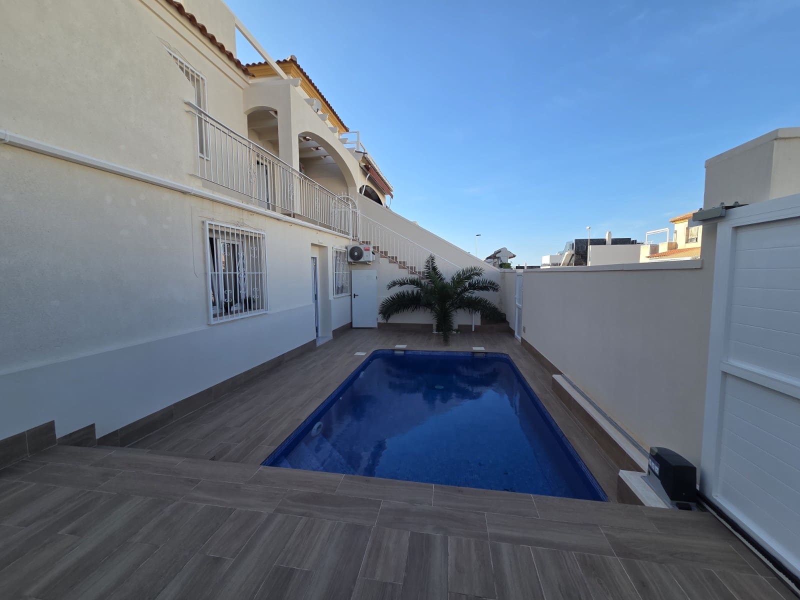 4 camera da letto Villetta Bifamiliare in vendita in Torrevieja con piscina garage - 369.000 € (Rif: 9409713)