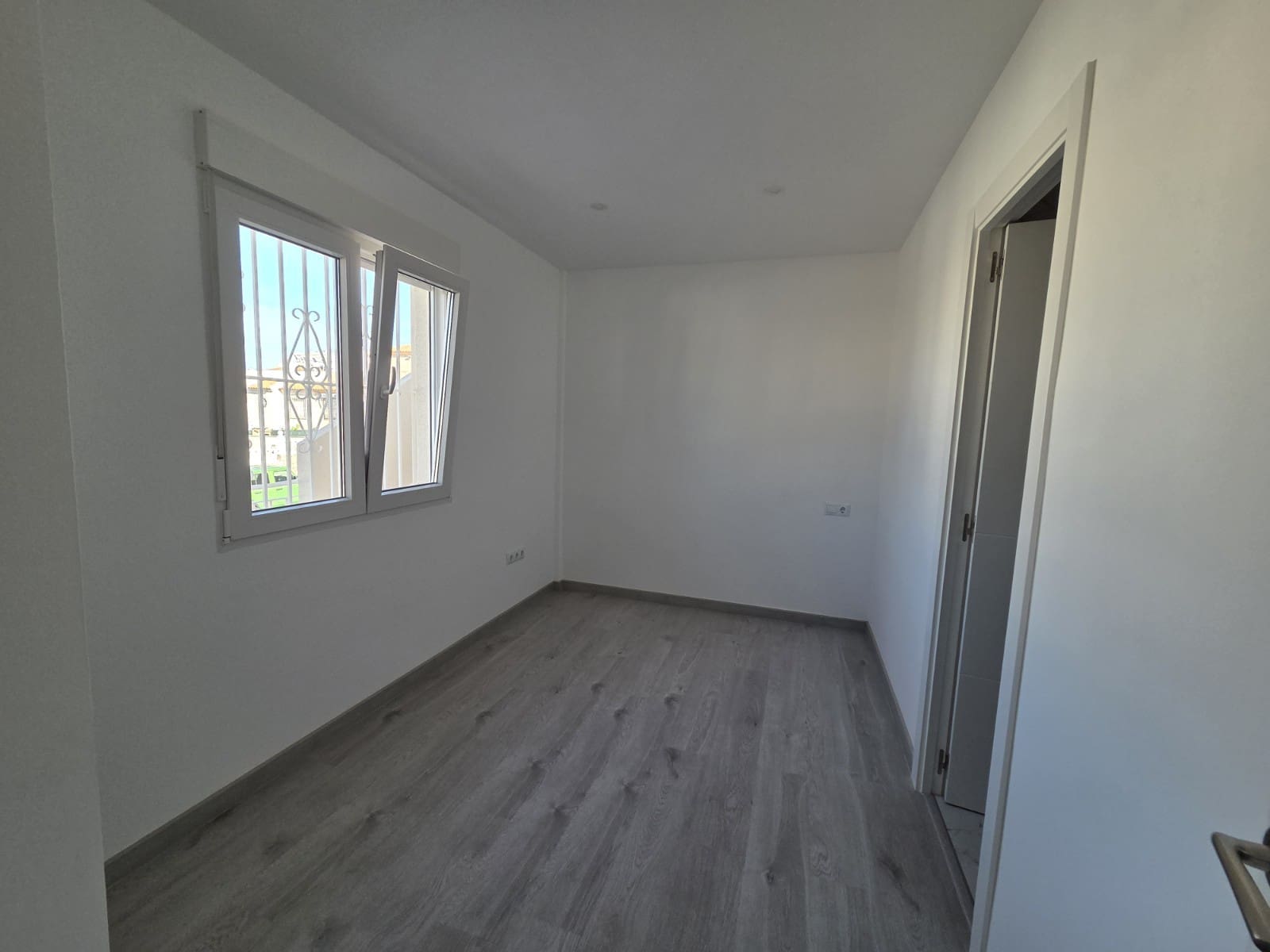 4 camera da letto Villetta Bifamiliare in vendita in Torrevieja con piscina garage - 369.000 € (Rif: 9409713)
