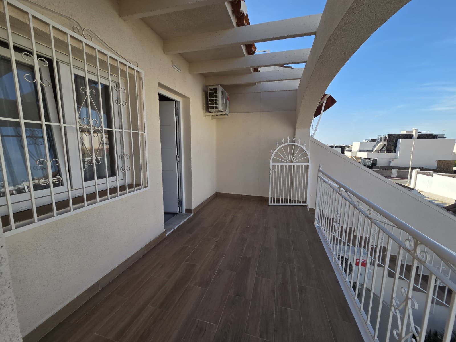 4 camera da letto Villetta Bifamiliare in vendita in Torrevieja con piscina garage - 369.000 € (Rif: 9409713)