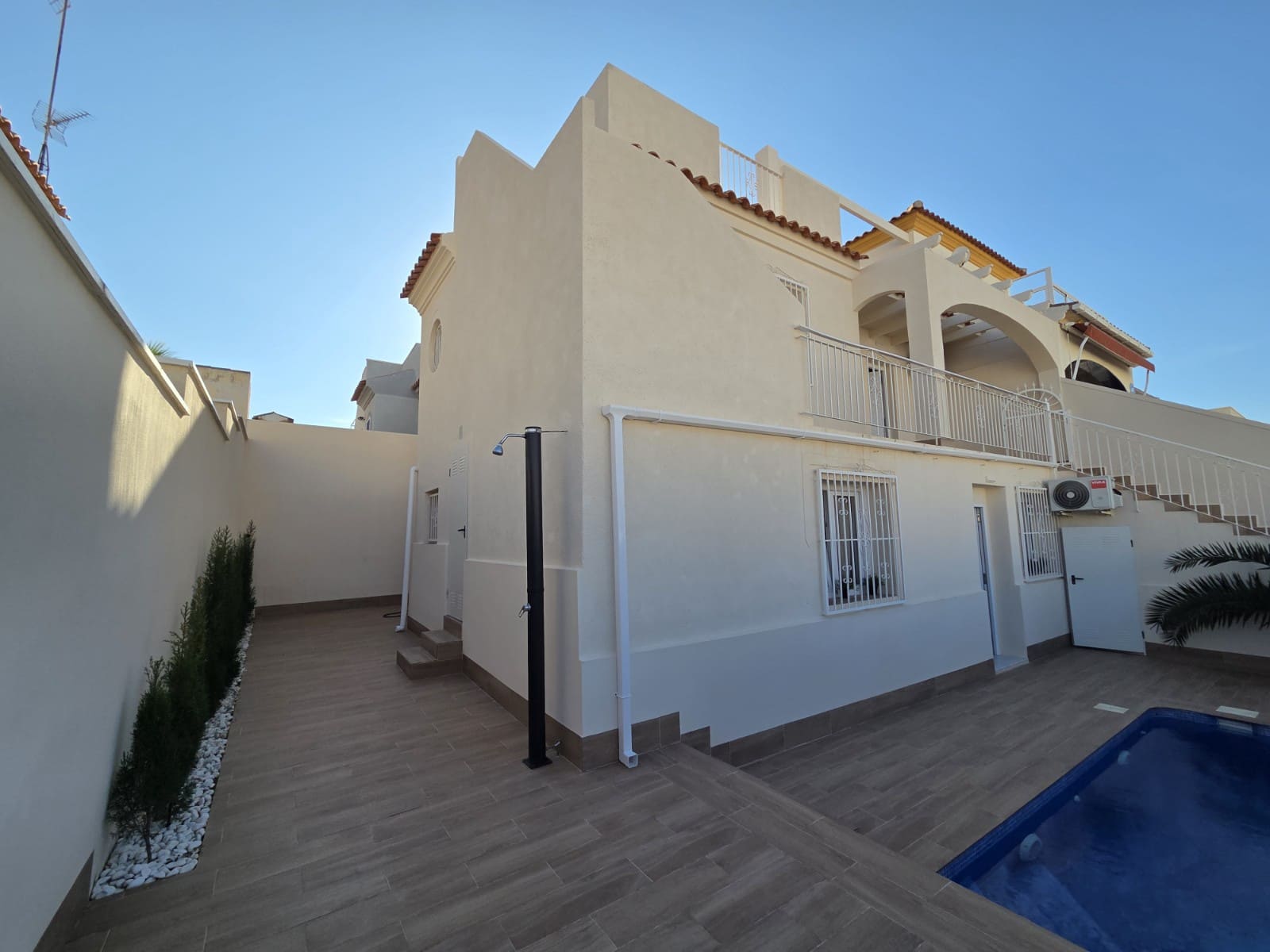 4 camera da letto Villetta Bifamiliare in vendita in Torrevieja con piscina garage - 369.000 € (Rif: 9409713)