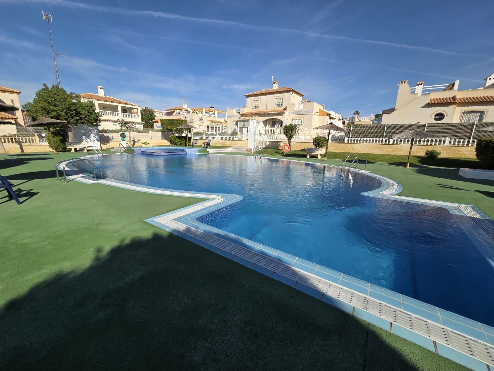 4 camera da letto Villetta Bifamiliare in vendita in Torrevieja con piscina garage - 369.000 € (Rif: 9409713)