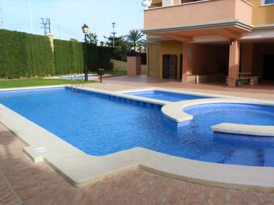 4 chambre Appartement à vendre à Torrevieja avec piscine garage - 330 000 € (Ref: 9414565)