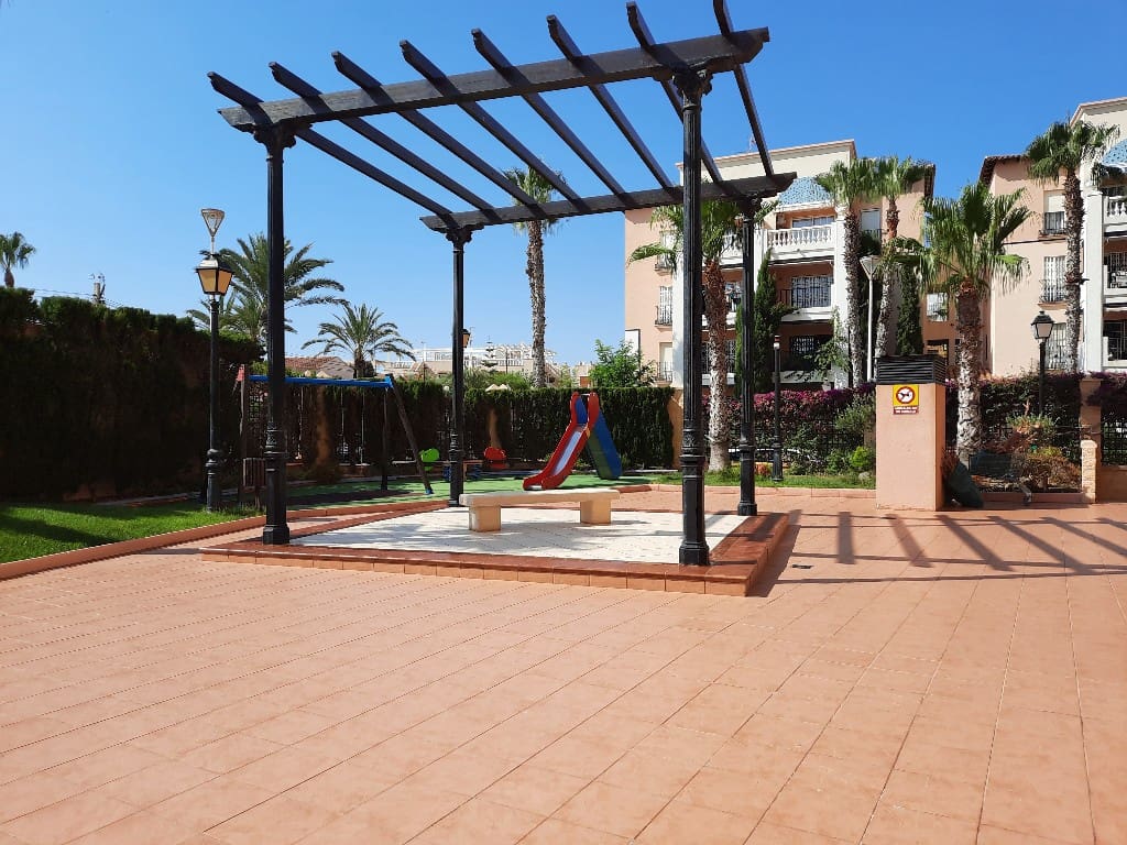 4 chambre Appartement à vendre à Torrevieja avec piscine garage - 330 000 € (Ref: 9414565)