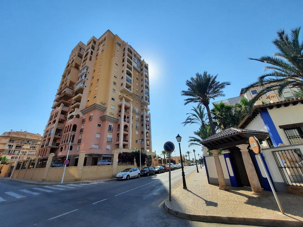 4 chambre Appartement à vendre à Torrevieja avec piscine garage - 330 000 € (Ref: 9414565)