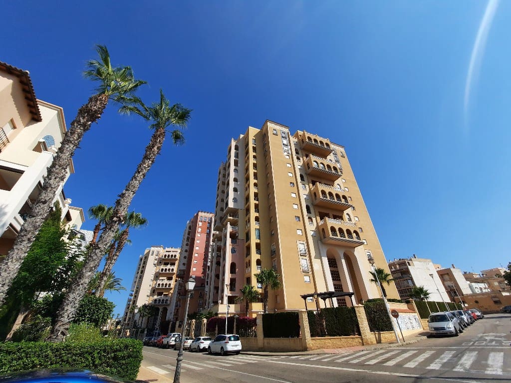 4 chambre Appartement à vendre à Torrevieja avec piscine garage - 330 000 € (Ref: 9414565)