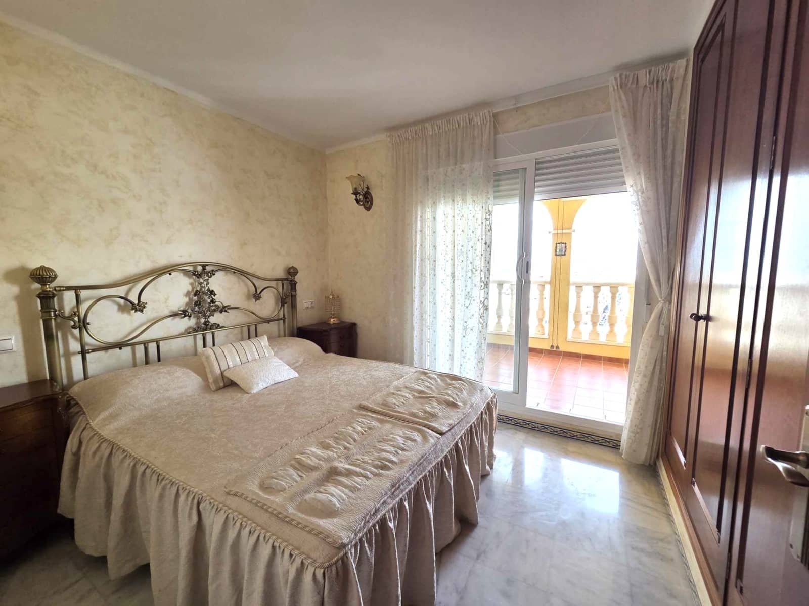 4 Zimmer Apartment zu verkaufen in Torrevieja mit Pool Garage - 298.500 € (Ref: 9414565)