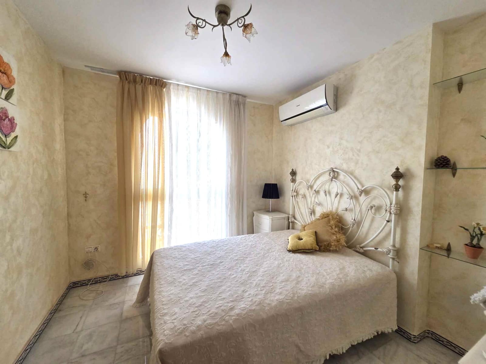 4 Zimmer Apartment zu verkaufen in Torrevieja mit Pool Garage - 298.500 € (Ref: 9414565)