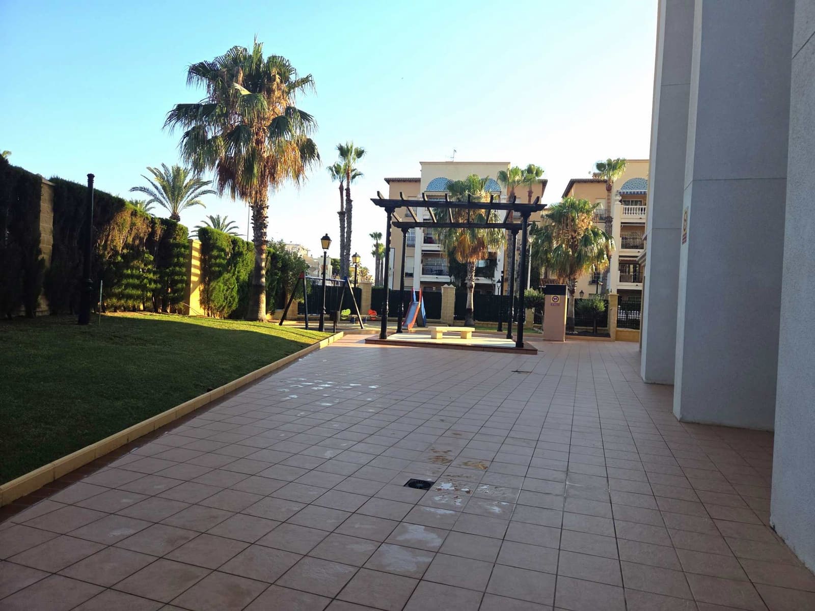 4 Zimmer Apartment zu verkaufen in Torrevieja mit Pool Garage - 298.500 € (Ref: 9414565)
