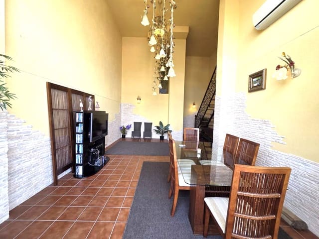 4 soveværelse Lejlighed til salg i Playa de los Locos, Torrevieja med swimmingpool garage - € 298.500 (Ref: 9414565)
