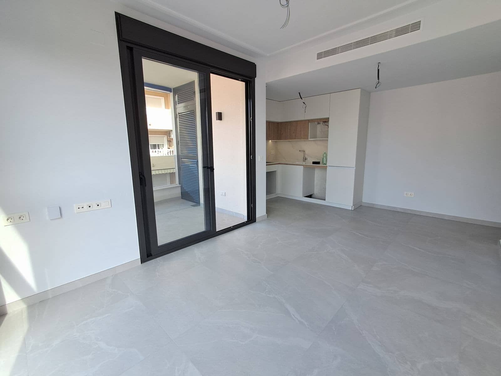 2 bedroom Apartment for sale in Torrevieja with pool - € 300,000 (Ref: 9416171)