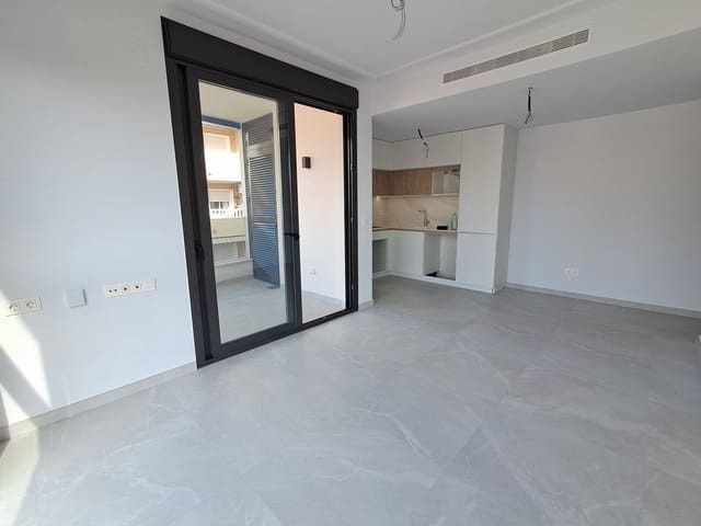 2 bedroom Apartment for sale in Las Piscinas Naturales, Torrevieja with pool - € 300,000 (Ref: 9416171)