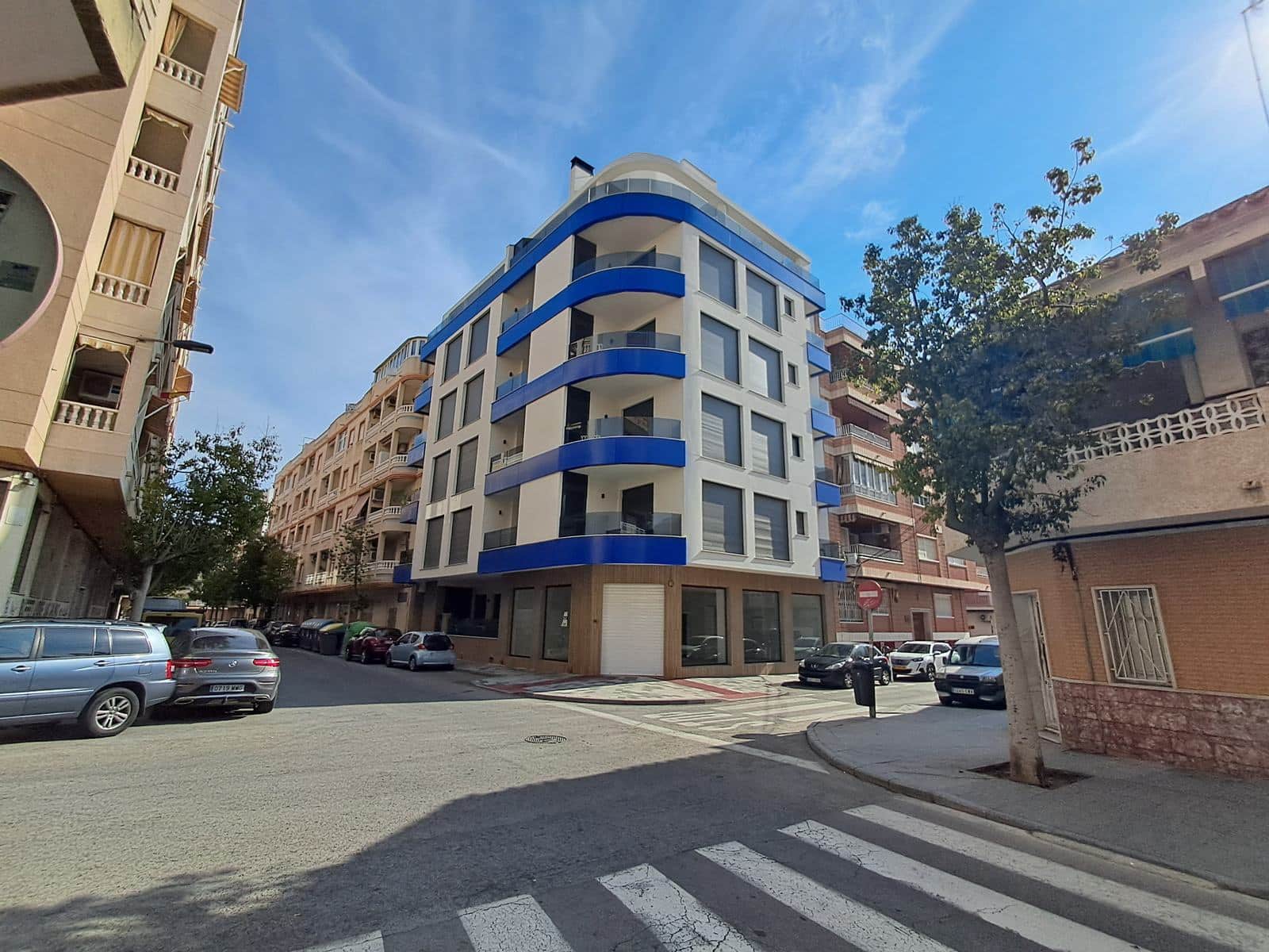 2 bedroom Apartment for sale in Torrevieja with pool - € 300,000 (Ref: 9416171)