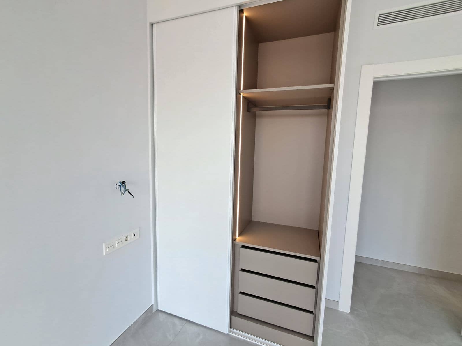 2 bedroom Apartment for sale in Torrevieja with pool - € 300,000 (Ref: 9416171)