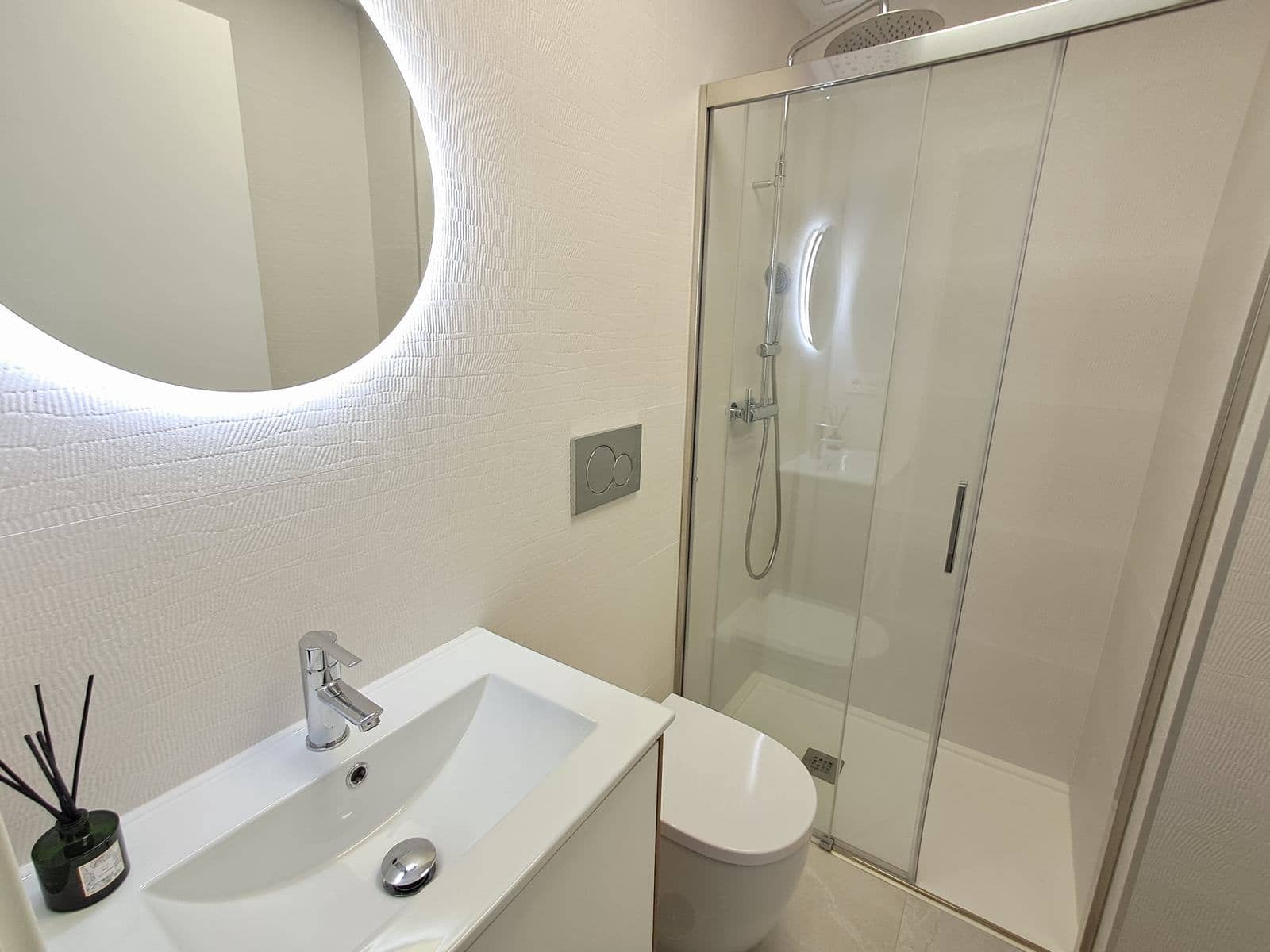 2 bedroom Apartment for sale in Torrevieja with pool - € 300,000 (Ref: 9416171)